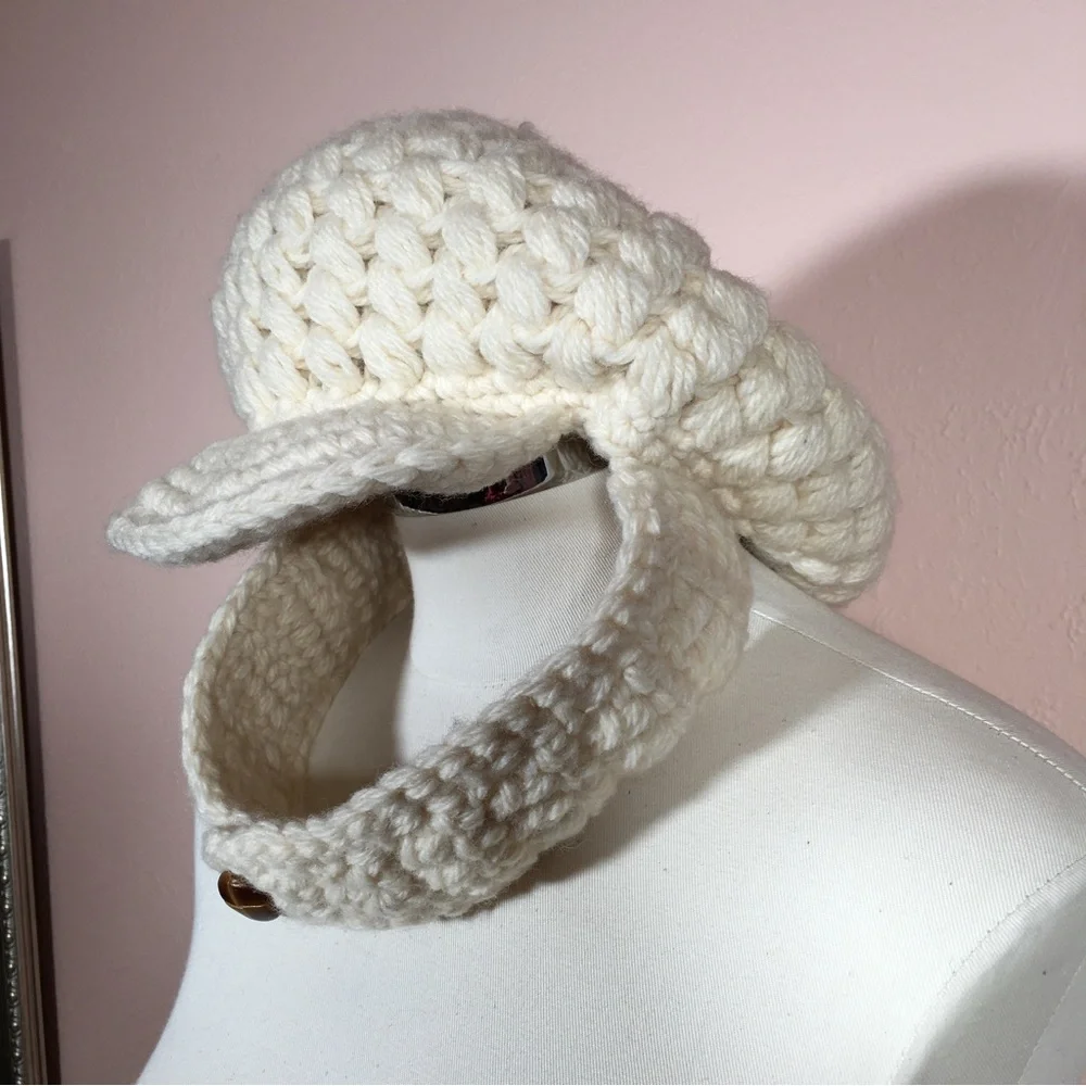 Vintage Cream Crochet Newsboy Cap and Matching Knit Gloves - Picture 4 of 15